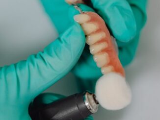 تفسير حلم سقوط الأسنان السفلى للعزباء